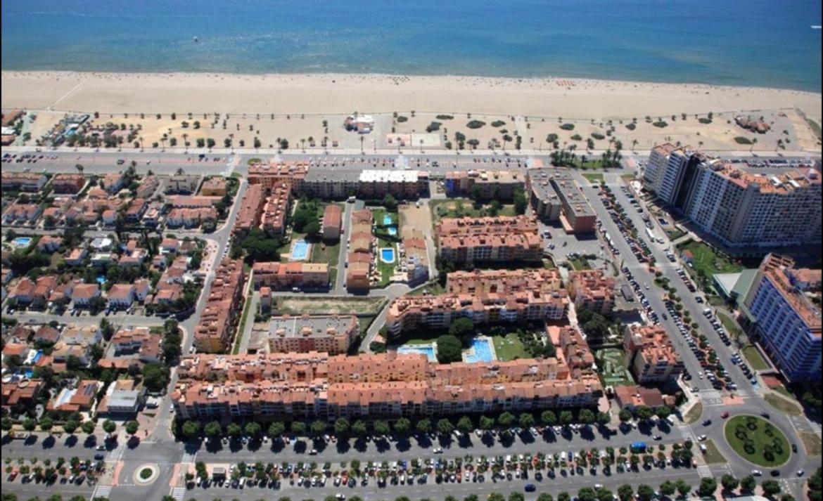 Appartement 1 Chambre Climatise Avec 3 Piscines A 200 M De La Plage Empuriabrava Exterior foto
