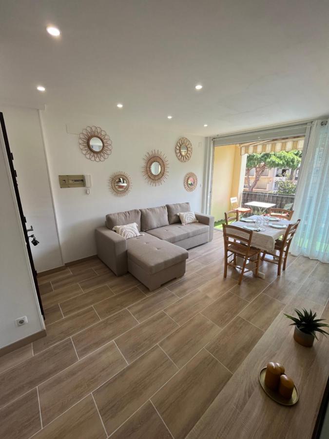 Appartement 1 Chambre Climatise Avec 3 Piscines A 200 M De La Plage Empuriabrava Exterior foto